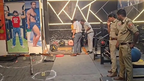 முகத்தில் கேக் பூசிய தகராறில் 3 பேர் சுட்டுக்கொலை - உ.பி.யில் பிறந்த நாள் விழாவில் விபரீதம்