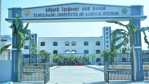 தொழிலாளர் மேலாண்மை பட்டப் படிப்பில் சேர விண்ணப்பிக்கலாம்