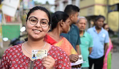 மேற்கு வங்க இறுதிக் கட்டத் தேர்தல்: 142 தொகுதிகளில் தொடங்கியது வாக்குப் பதிவு 