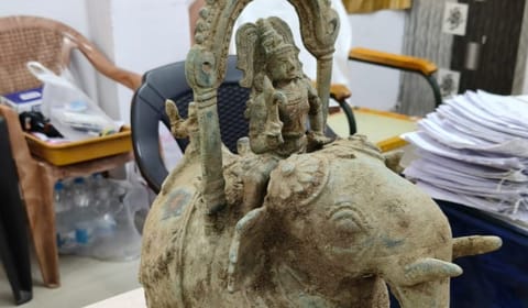 தஞ்சை அருகே விவசாய நிலத்திலிருந்து பழங்காலத்து சிலைகள் கண்டெடுப்பு