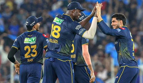 ஷுப்மன் கில் அதிரடியில் ஆர்சிபி அணியை வீழ்த்தியது குஜராத் டைட்டன்ஸ்