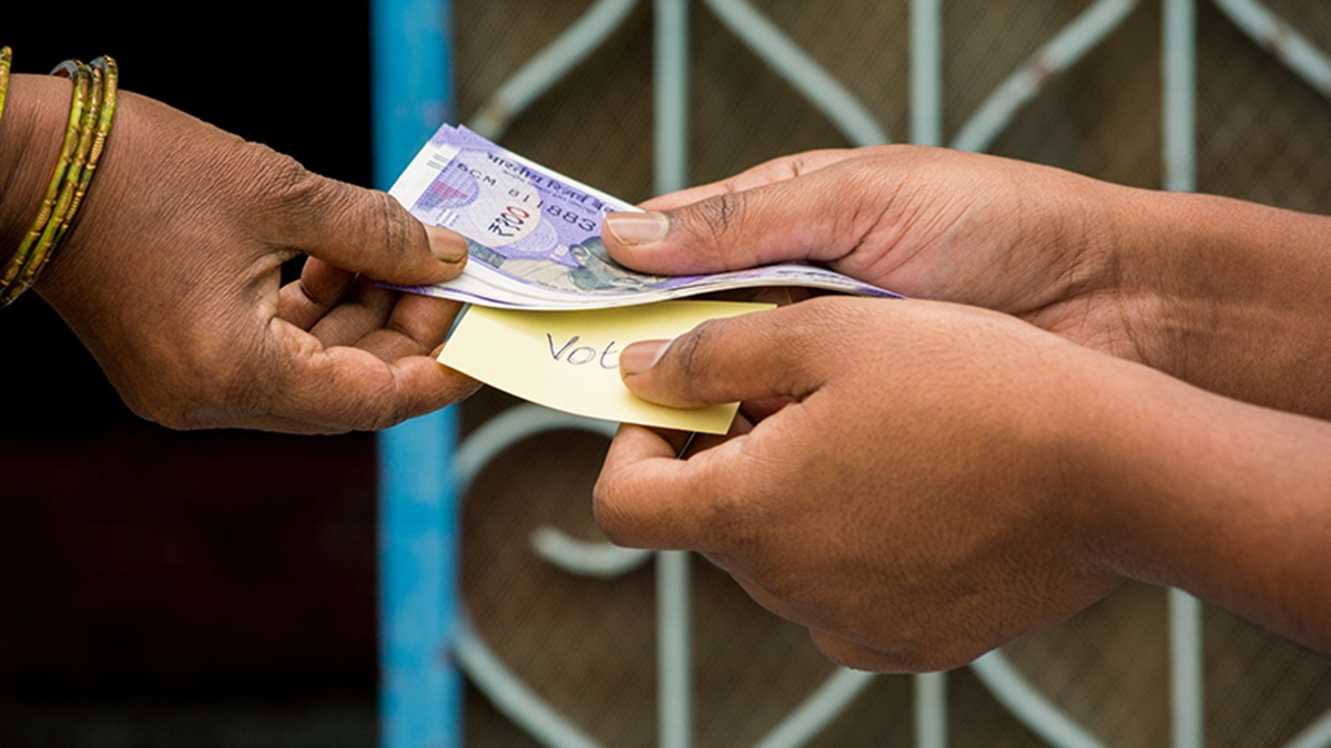 ஓட்டுக்குப் பணம்: சிதிலமடையும் ஜனநாயகம்