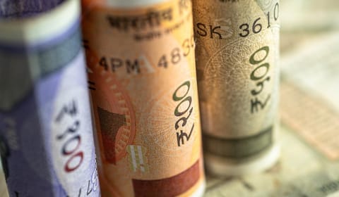 கச்சா எண்ணெய் விலை கடும் உயர்வு; ரூபாய் மதிப்பு வீழ்ச்சி - காரணம் என்ன?