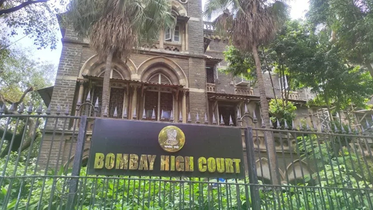 90 வயது மூதாட்டியின் அவதூறு வழக்கில் 20 ஆண்டுக்கு பிறகு விசாரணையா? - மறுநாளில் உத்தரவை மாற்றிய ஐகோர்ட்