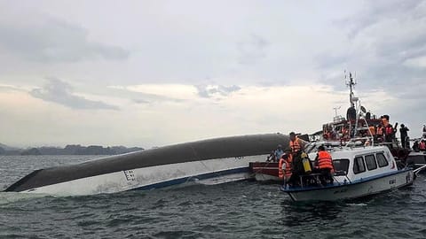 மத்திய பிரதேசத்தில் சுற்றுலா படகு கவிழ்ந்து விபத்து: 4 பேர் பலி