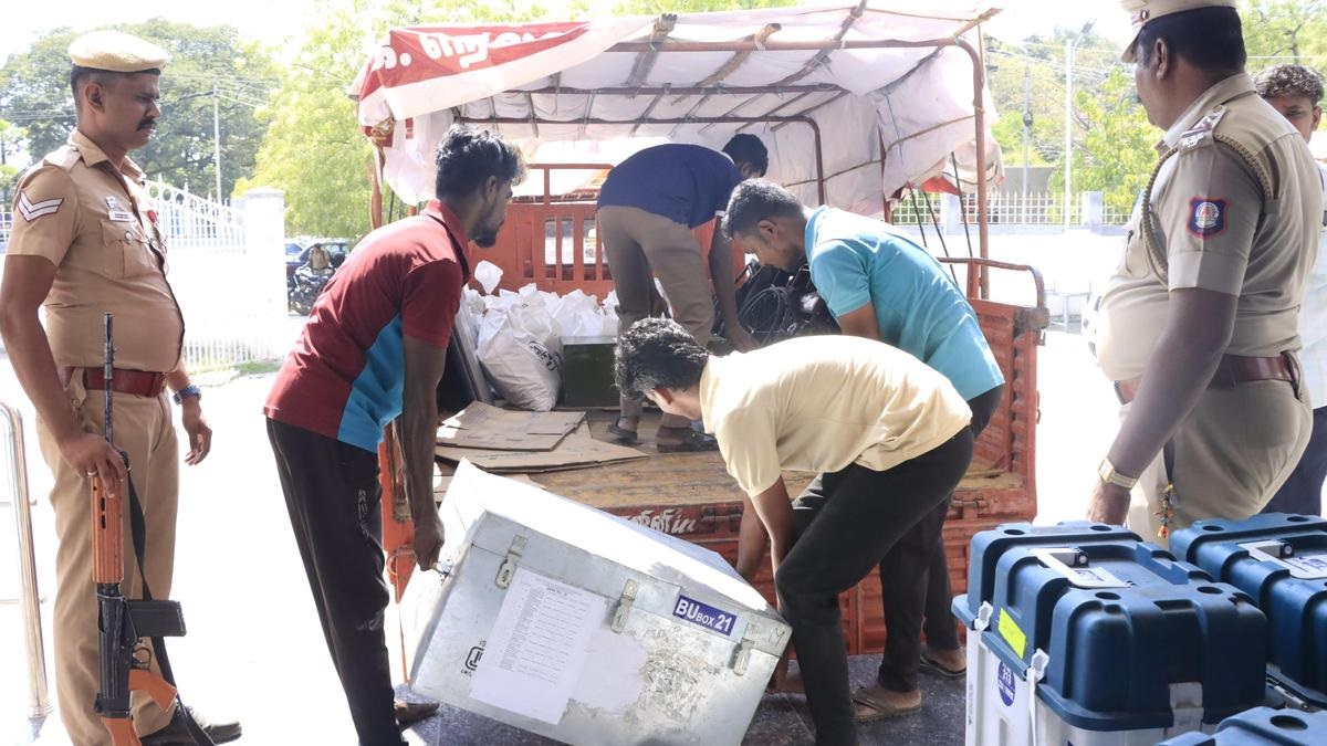 வாக்கு எண்ணிக்கையை முன்னிட்டு மே 2 முதல் மறுஉத்தரவு வரும் வரை போலீஸாருக்கு விடுப்பு கிடையாது