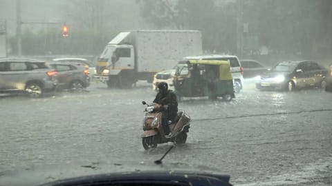 பெங்களூருவில் ஆலங்கட்டி மழைக்கு பலியானோரின் எண்ணிக்கை 10 ஆக அதிகரிப்பு