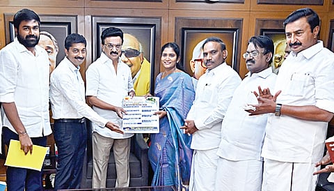 பிளஸ் 2 முடித்த மாணவர்களின் உயர்கல்விக்கு வழிகாட்டும் வகையில் திமுக மாணவர் அணி சார்பில் அமைக்கப்பட்டு உள்ள சிறப்பு உதவி மையத்தை முதல்வர் ஸ்டாலின் தொடங்கி வைத்தார்.