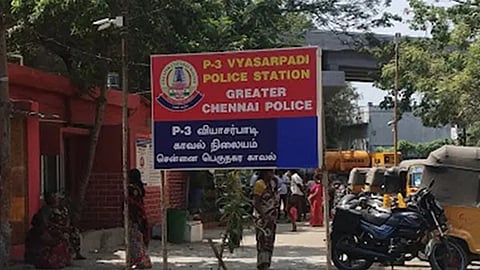 வியாசர்பாடியில் வீட்டின் பூட்டை உடைத்து 89 கிராம் நகை திருட்டு