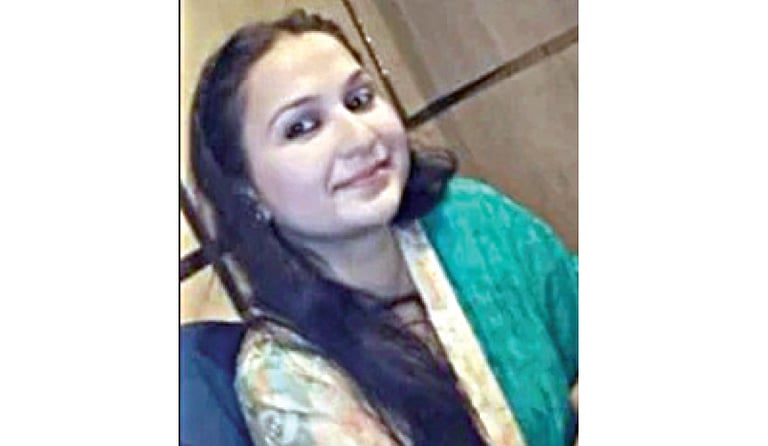 போலீஸ் அதிகாரி உட்பட 12 பேரை திருமணம் செய்த பெண் கைது: ரூ.8 கோடியை சுருட்டினார்