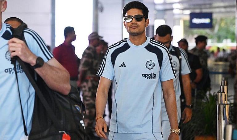 காயம் அடைந்த ஷுப்மன் கில் குவாஹாட்டிக்கு பயணம்