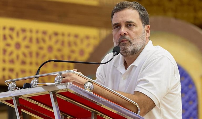 தேர்தல் ஆணையம் மீதான நம்பிக்கையை உடைக்க காங்கிரஸ் முயற்சி: ராகுலை கண்டித்து 272 பிரமுகர்கள் கடிதம்