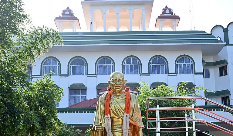 பழநி கோயிலுக்கு 59 ஏக்கர் நிலம் கையகப்படுத்த நிர்வாக நிதியில் ரூ.58.54 கோடி செலவிட தடை