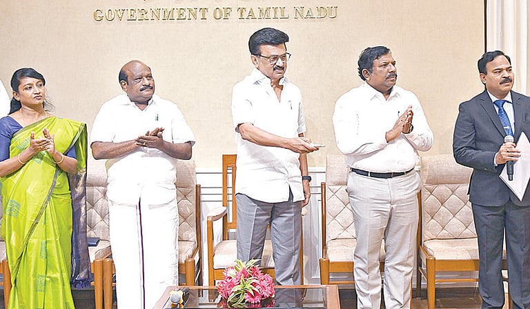 உயர்கல்வித் துறையில் 213 பேருக்கு பணி ஆணை: முதல்வர் ஸ்டாலின் வழங்கினார்