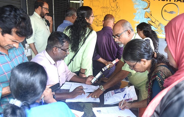 பிஎல்ஓ.களுக்கு அழுத்தமில்லை: கேரள தேர்தல் அதிகாரி தகவல்