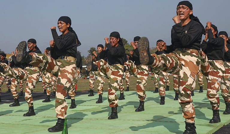 இந்தியா - சீனா எல்லைப் பகுதியில் 10 மகளிர் கண்காணிப்பு மையம் அமைக்க இந்தோ திபெத் எல்லை போலீஸ் திட்டம்