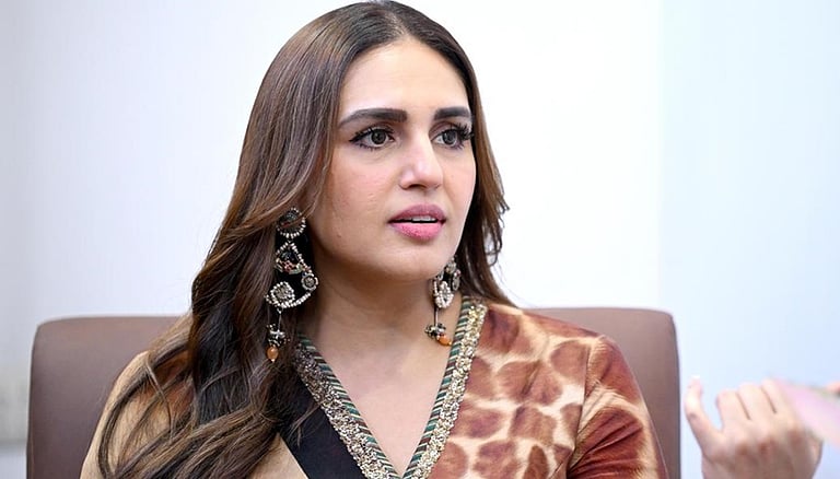 பெண்​களுக்கு எதி​ரான இணைய​வழி குற்றங்களுக்கும் கடும் தண்டனை: ஹூமா குரேஷி கோரிக்கை