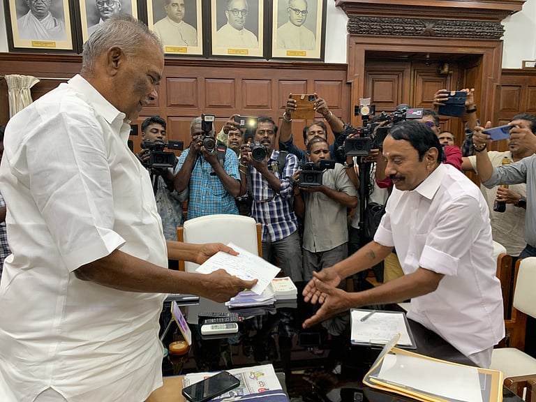 BREAKING: MLA பதவியை ராஜினாமா செய்தார் செங்கோட்டையன்