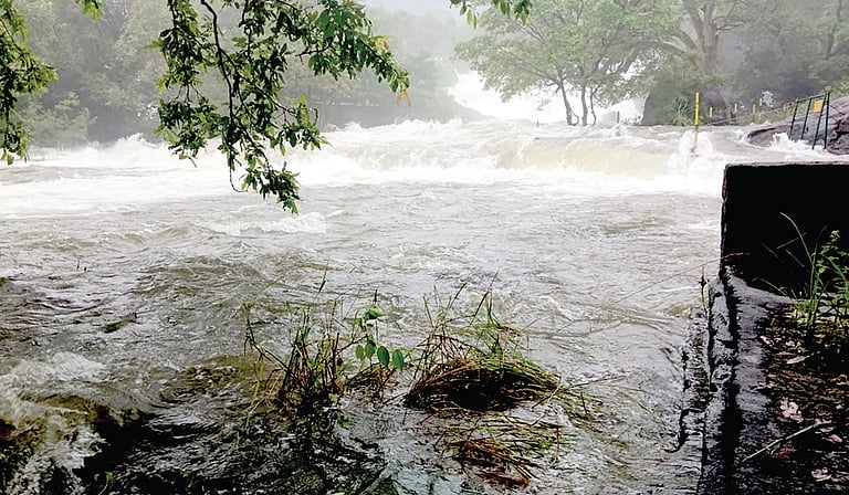 மேற்கு தொடர்ச்சி மலைப் பகுதியில் கனமழை - தாமிரபரணியில் வெள்ளப் பெருக்கு நீடிப்பு