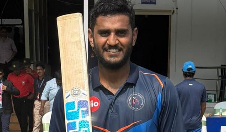 37 பந்துகளில் 119 ரன்கள் விளாசிய உர்வில் படேல்!