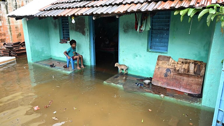 தொடர் கனமழை: ராமேசுவரத்தில் வீடுகளுக்குள் புகுந்தது மழைநீர்