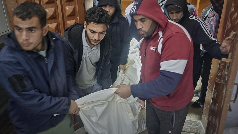 ‘காசாவில் இடிந்த கட்டிடங்களில் 10,000+ உடல்கள்...’ - உலுக்கும் மீட்பு அனுபவம்