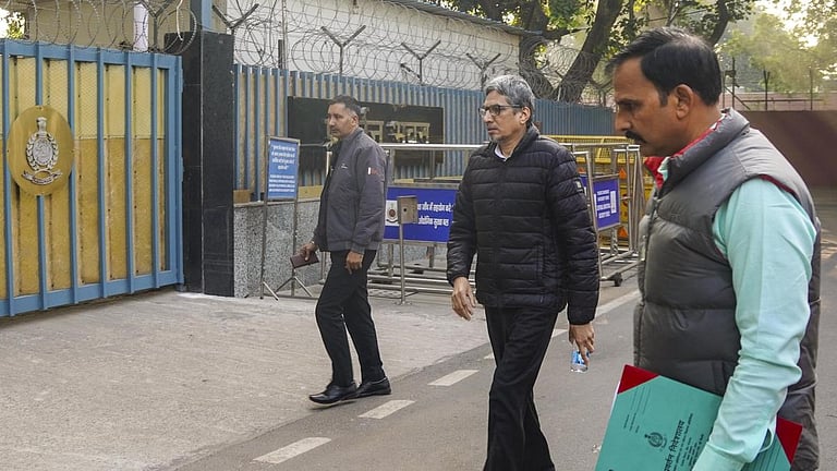 டெல்லி செங்கோட்டை குண்டுவெடிப்பு வழக்கு: அல் பலா பல்கலை. நிறுவனருக்கு 14 நாள் நீதிமன்ற காவல்