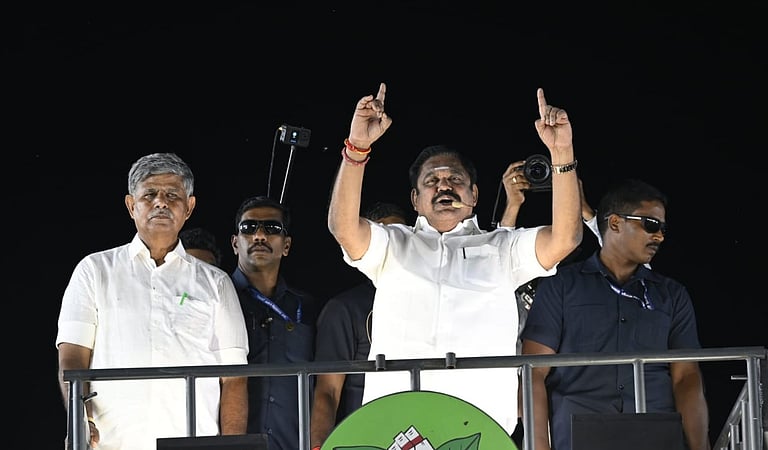 “துண்டை மாற்றியதால் கொள்கையும் மாறிப்போச்சு” - செங்கோட்டையன் மீது பழனிசாமி பாய்ச்சல்