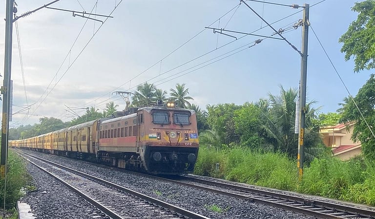 அடுத்த நிதியாண்டில் 6 வழித்தடங்களில் 130 கி.மீ. வேகத்தில் ரயில்களை இயக்க நடவடிக்கை: தெற்கு ரயில்வே