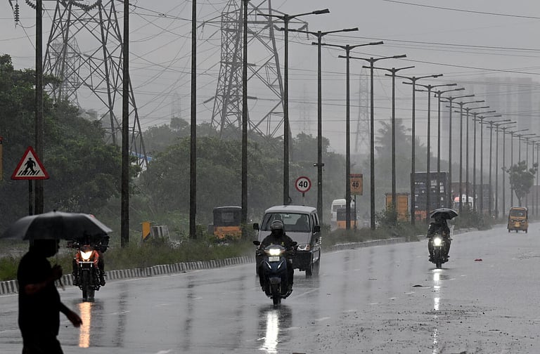 வலுவிழந்த டிட்வா!- சென்னையில் அடுத்த 2 நாட்கள் மழை எப்படி?