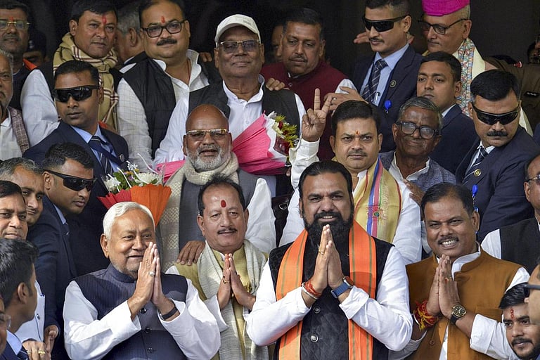 பிஹாரில் புதிய எம்எல்ஏ.க்கள் பதவியேற்பு