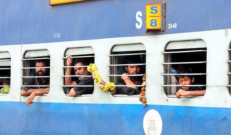 ரயில்களுக்குள் கற்பூரம் ஏற்றக்கூடாது.. தெற்கு ரயில்வே எச்சரிக்கை