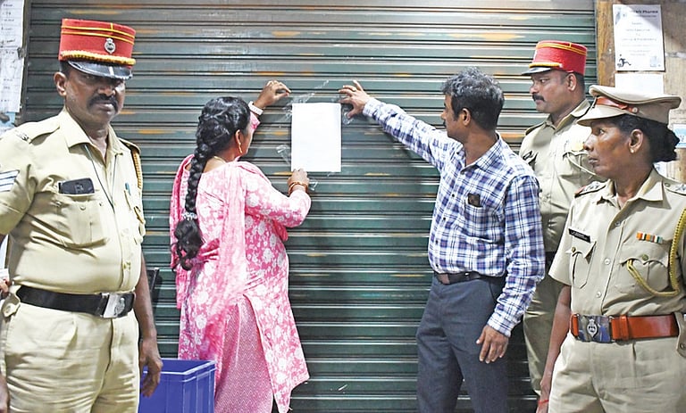 ரூ.100 கோடி அளவுக்கு போலி மருந்துகள் பறிமுதல்: புதுச்சேரியில் போலி மருந்து தொழிற்சலைக்கு சீல்!