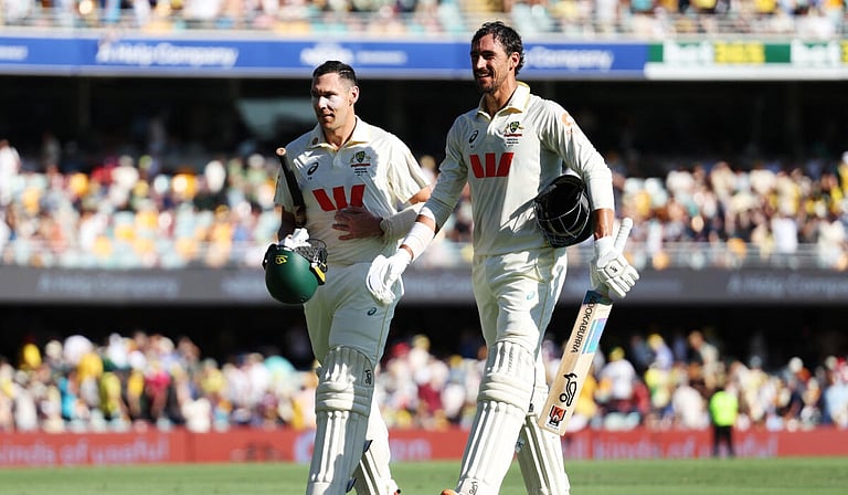 ஆஸ்திரேலிய அதிரடியில் நொறுங்கியது இங்கிலாந்து பவுலிங்!