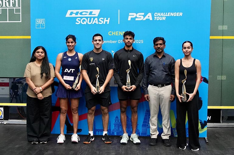 ஸ்குவாஷில் வேலவன், அனஹத் சாம்பியன்