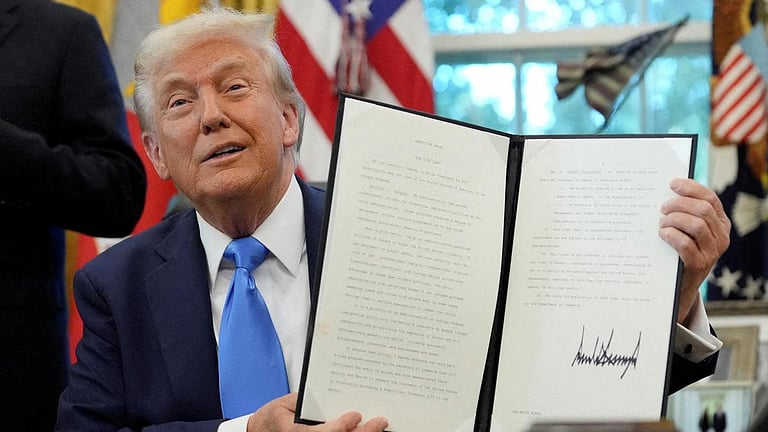 அமெரிக்க குடியுரிமை: கோல்டு கார்டு திட்டத்தை தொடங்கினார் ட்ரம்ப்