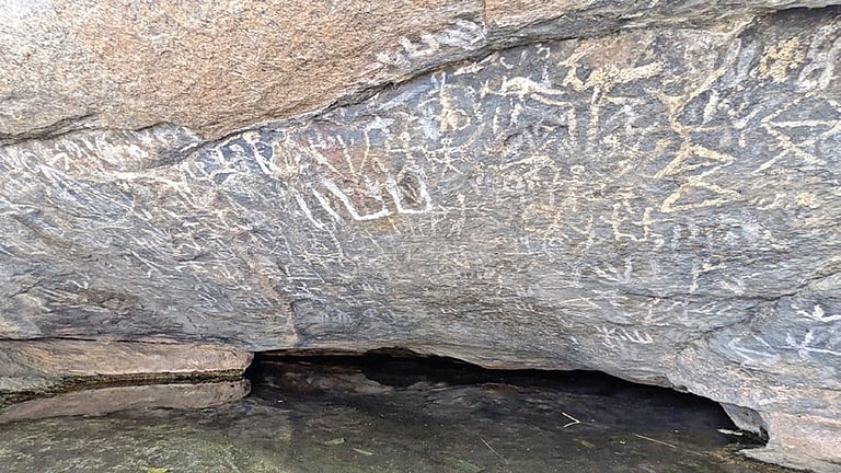 2,000 ஆண்டு பழமையான பாறை ஓவியங்கள் கண்டுபிடிப்பு