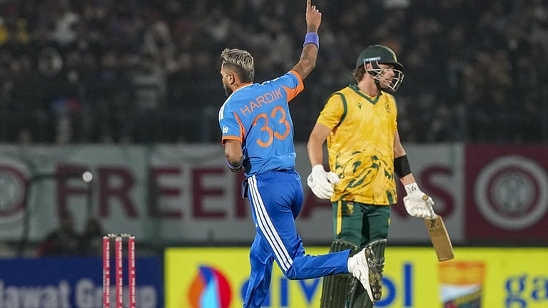 டி20 கிரிக்கெட்: 100-வது விக்கெட் வீழ்த்தினார் ஹர்திக் பாண்டியா!