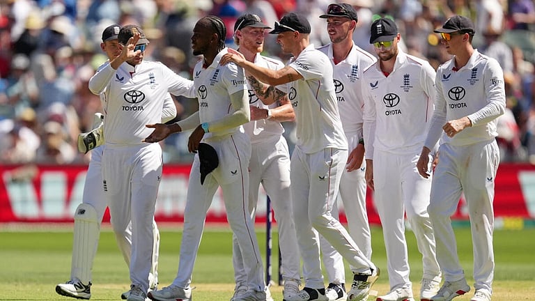 இங்கிலாந்து வீரர்​கள் மது அருந்திய​தாக புகார்... விரைவில் விசாரணை