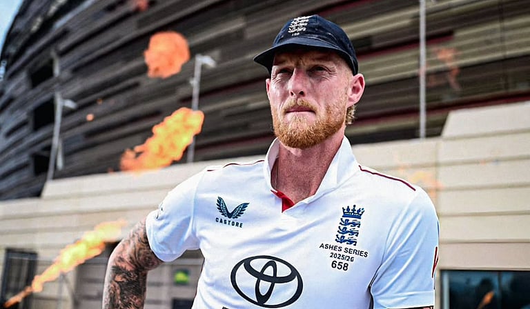 இங்கிலாந்து அணியின் மரியாதையை மீட்டெடுப்பதா, வீரர்களைப் பாதுகாப்பதா? - குழப்பத்தில் ஸ்டோக்ஸ்