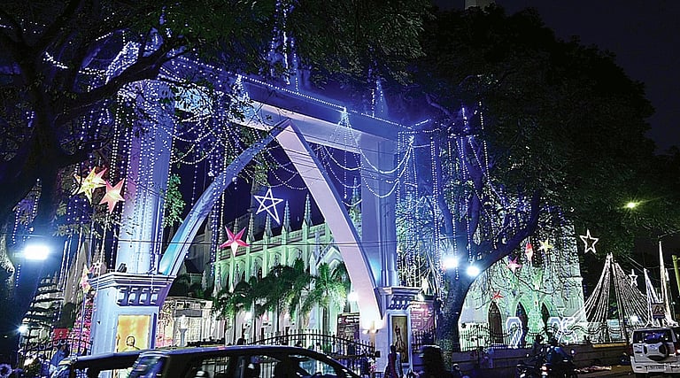 இயேசுபிரான் காட்டிய அன்பு, சகோதரத்துவத்தை பின்பற்றுவோம்: தலைவர்கள் கிறிஸ்துமஸ் வாழ்த்து