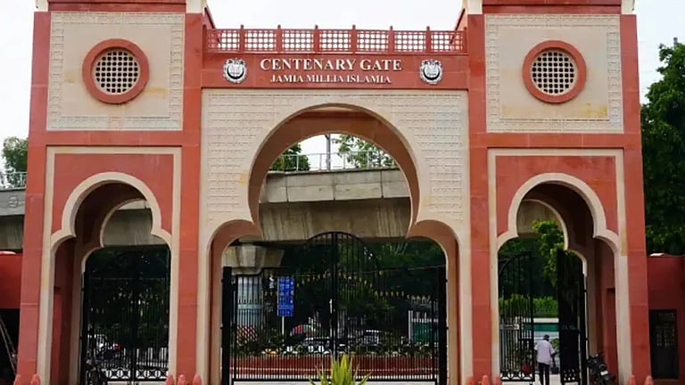 பல்கலைத் தேர்வில் சர்ச்சைக்குரிய கேள்வி-பேராசிரியர் இடைநீக்கம்