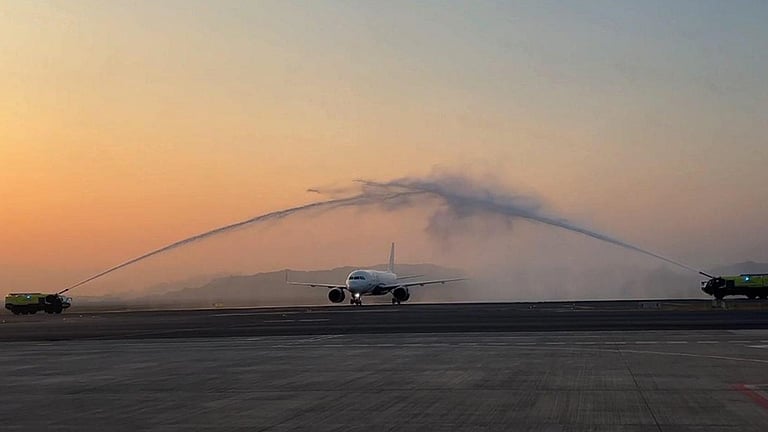 1,650 கால்பந்து மைதானங்களுக்கு இணையான நவி மும்பை விமான நிலையம் தொடக்கம்