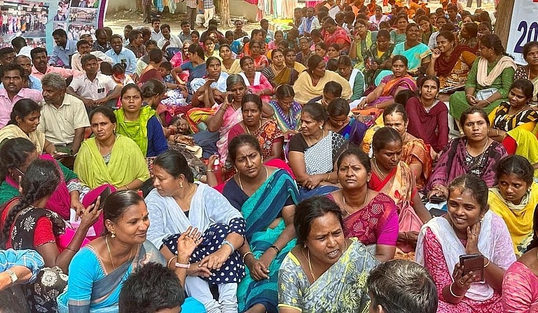 சம வேலைக்கு சம ஊதியம் வழங்கக்கோரி போராட்டத்தில் ஈடுபட்ட இடைநிலை ஆசிரியர்கள் கைது!