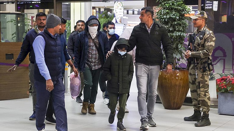 வெளிநாடுகளில் இருந்து இந்தியர்கள் வெளியேற்றம்: அமெரிக்காவை விட முஸ்லிம் நாடுகளில் அதிகம்