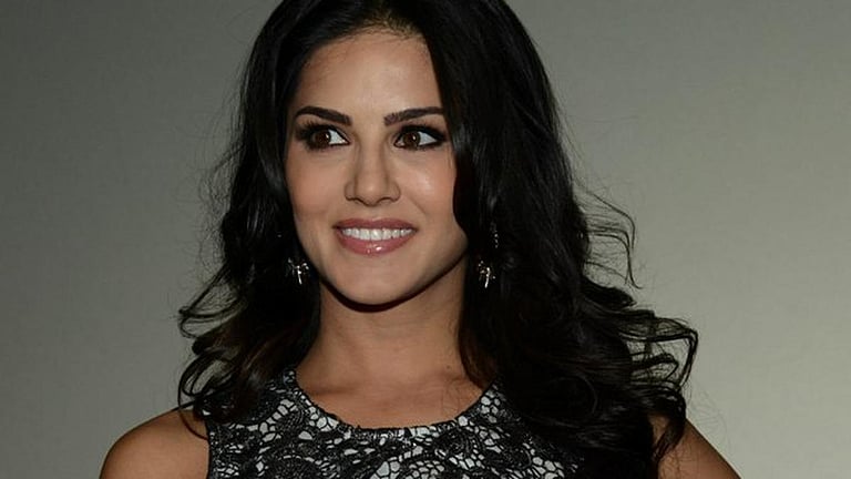 மதுராவில் சன்னி லியோனின் புத்தாண்டு நிகழ்ச்சி ரத்து