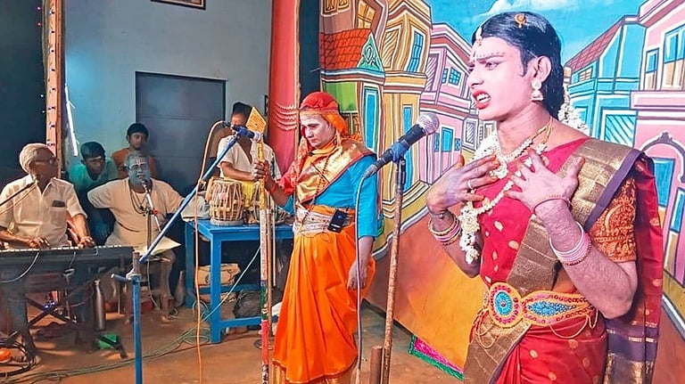 வைகுண்ட ஏகாதசியில் இரவில் கண்விழிக்க யுக்தி -200 ஆண்டுகளாக சரித்திர நாடகங்கள் படைக்கும் மக்கள்!