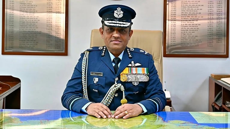 விமானப்​ படை​ துணைத் தளபதியாக நாகேஷ் பொறுப்பேற்பு