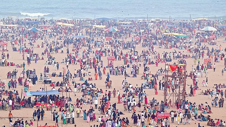 சென்னை மெரினா கடற்கரையில் எந்தெந்த கடைகளுக்கு அனுமதி? - ஐகோர்ட் பட்டியல்