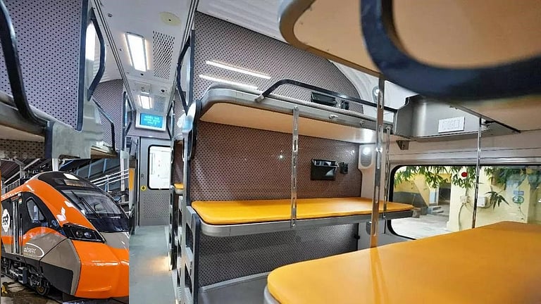 கொல்கத்தா - குவாஹாட்டி இடையே படுக்கை வசதி கொண்ட வந்தே பாரத் ரயில்